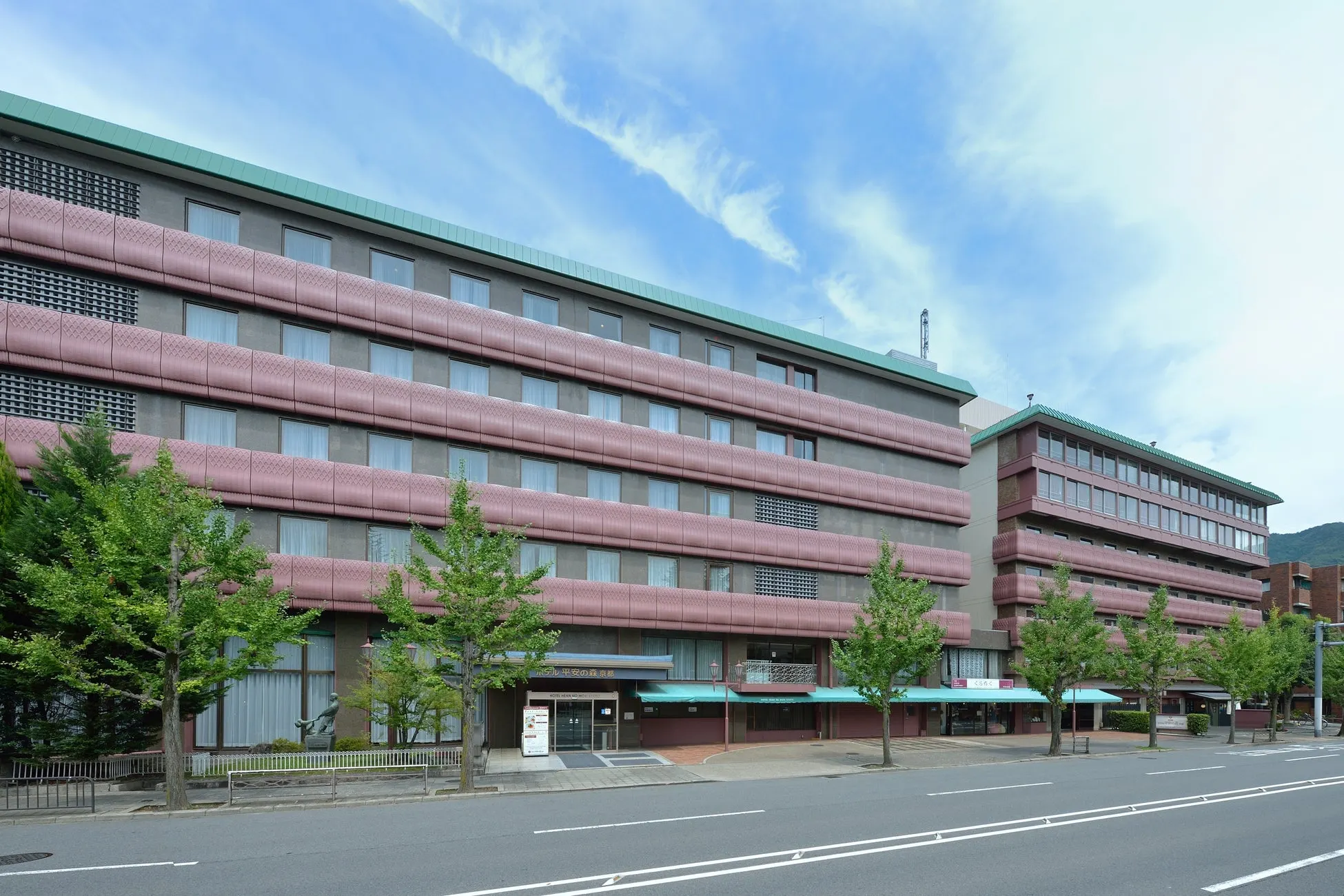 京都マリオットホテルの旧名称「ホテル平安の森京都」時の外観（2023年公開資料、撮影年不明）
